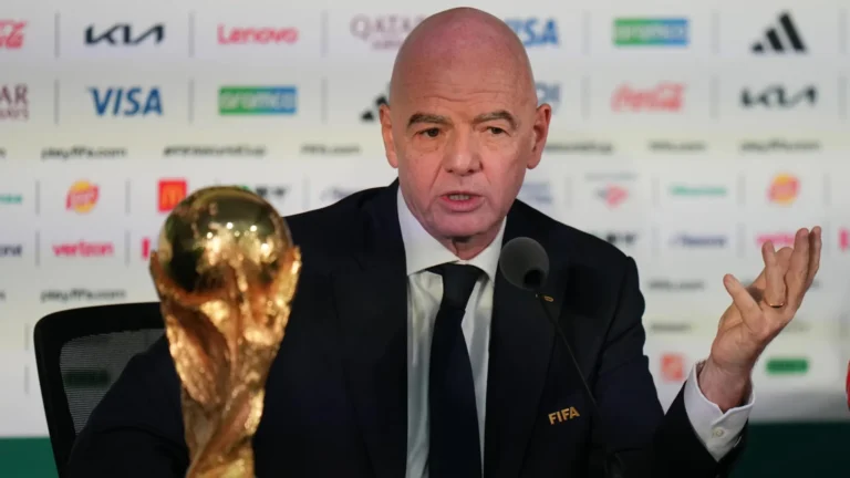 Confederaciones y clubes del mundo rechazan plan de FIFA para vender derechos del Mundial a inversores privados Confederaciones y clubes del mundo rechazan plan de FIFA para vender derechos del Mundial a inversores privados
