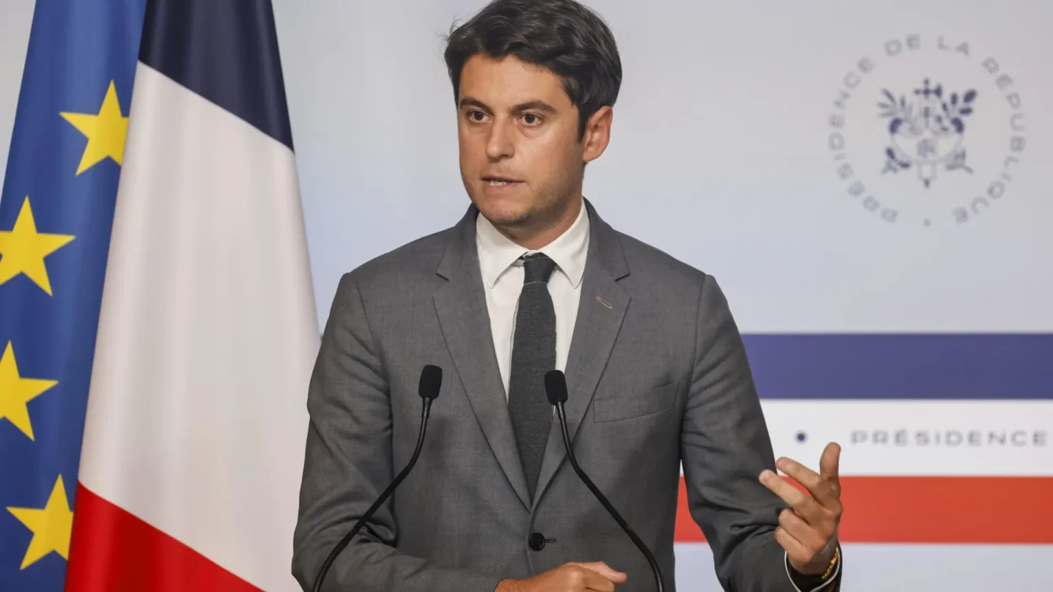 Gabriel Attal denuncia video viral que lo acusa falsamente de consumir cocaína en la Asamblea Nacional Gabriel Attal denuncia video viral que lo acusa falsamente de consumir cocaína en la Asamblea Nacional