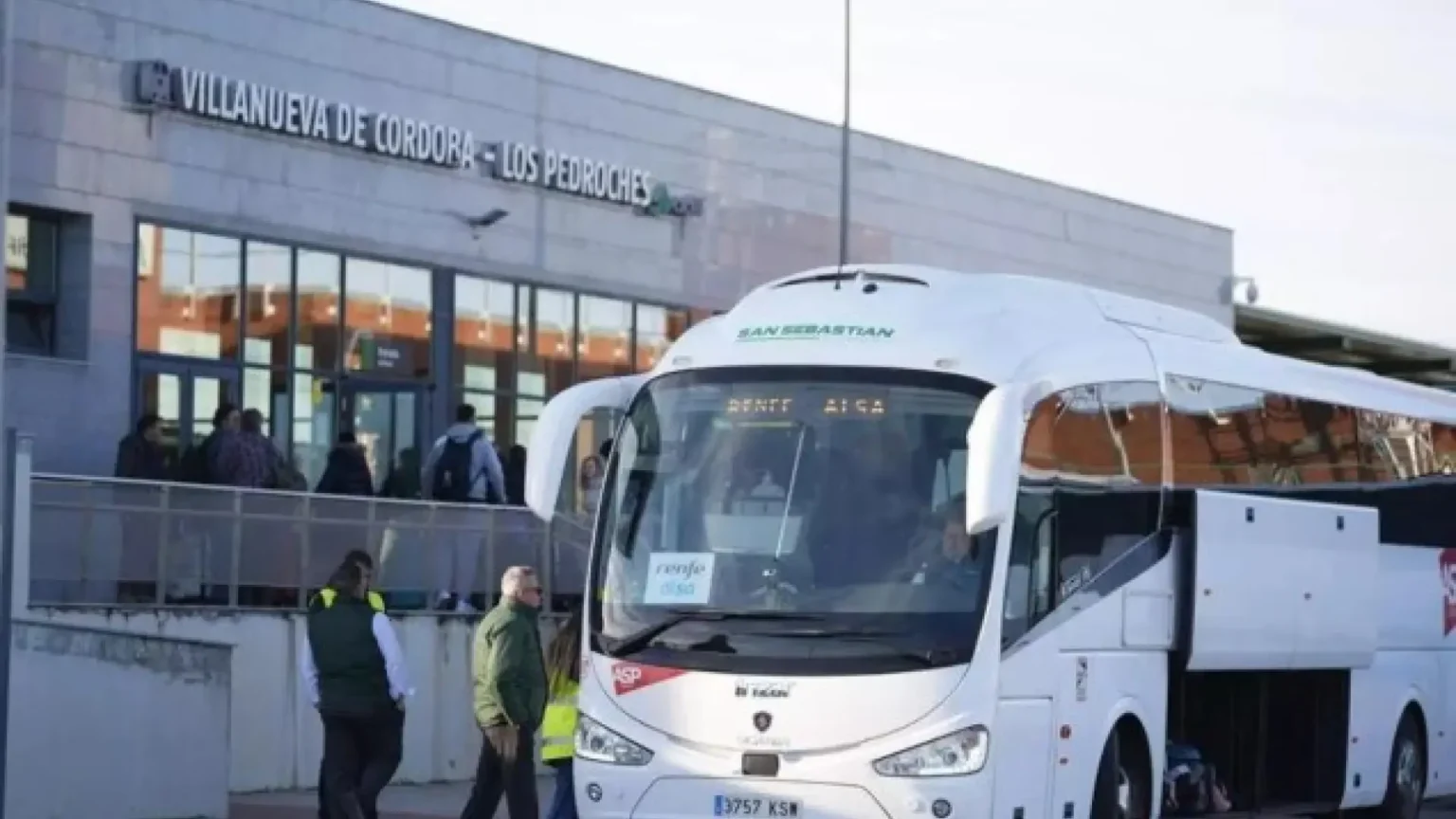 Hacienda anula requisitos de licitación de Renfe para crear empresa de autobuses por restricción de competencia Hacienda anula requisitos de licitación de Renfe para crear empresa de autobuses por restricción de competencia