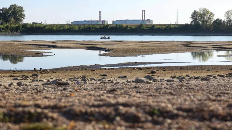 Hungría evita el cierre total de su única central nuclear por leve crecimiento del nivel del Danubio Hungría evita el cierre total de su única central nuclear por leve crecimiento del nivel del Danubio