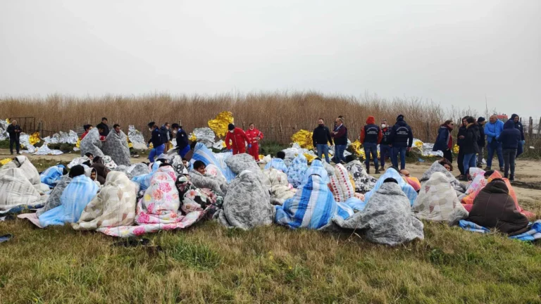 Italia y Dinamarca solicitan a la UE crear centros de deportación en países africanos tras paralización del modelo albanés