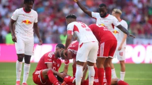 Jamal Musiala se desploma en pleno partido amistoso del Bayern Munich contra RB Leipzig Jamal Musiala se desploma en pleno partido amistoso del Bayern Munich contra RB Leipzig