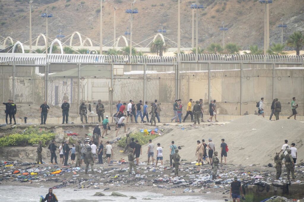Asociaciones de jueces y fiscales reclaman política migratoria integral tras crisis en Ceuta