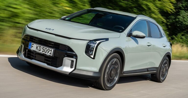 Kia presenta el XCeed renovado con doble pantalla de 12.3 pulgadas y más tecnología desde 19,860 euros Kia presenta el XCeed renovado con doble pantalla de 12.3 pulgadas y más tecnología desde 19,860 euros