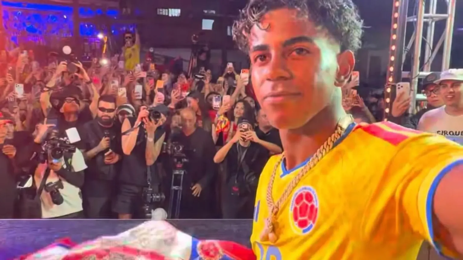 Lamine Yamal visita Colombia en sus vacaciones y canta con Ryan Castro en la Comuna 13 de Medellín Lamine Yamal visita Colombia en sus vacaciones y canta con Ryan Castro en la Comuna 13 de Medellín
