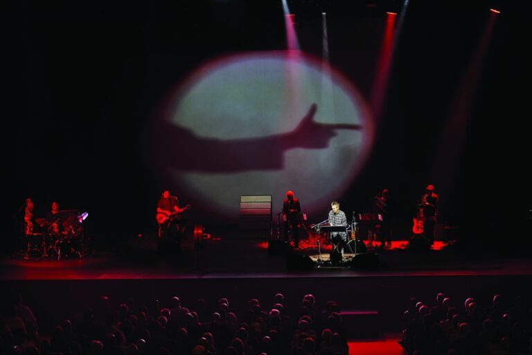 Laurie Anderson lanza Let X=X, el álbum que anticipó la dependencia tecnológica actual Laurie Anderson lanza Let X=X, el álbum que anticipó la dependencia tecnológica actual
