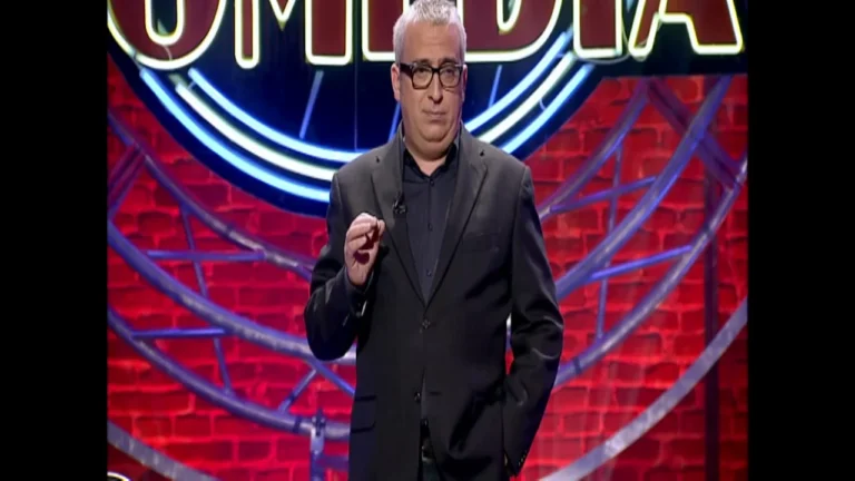 Leo Harlem critica humorísticamente la tecnología en monólogo sobre la Fórmula 1 y robots aspiradores