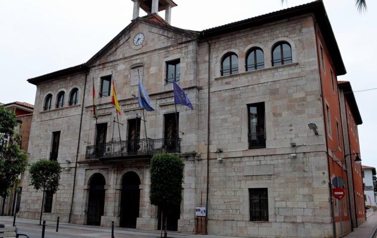 Llanes decreta dos días de luto oficial tras el asesinato de una guardia civil a manos de su expareja Llanes decreta dos días de luto oficial tras el asesinato de una guardia civil a manos de su expareja