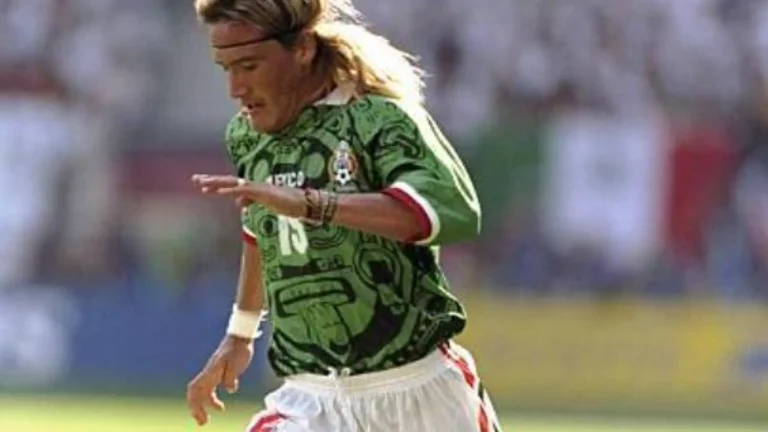 Luis Matador Hernández: la trayectoria del legendario delantero mexicano que brilló en Francia 1998