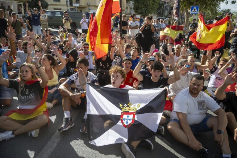Más de 260 municipios españoles convocan manifestaciones el 2 de septiembre en apoyo a Ceuta Más de 260 municipios españoles convocan manifestaciones el 2 de septiembre en apoyo a Ceuta