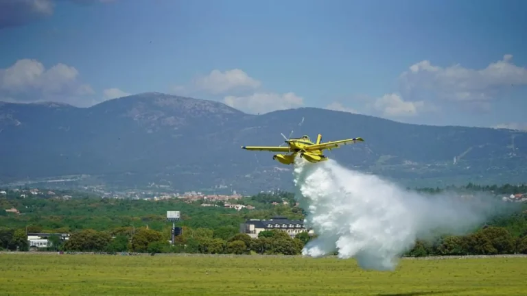 Aviones y helicópteros antiincendios volaron 12 mil horas durante julio y lanzaron más de 100 millones de litros de agua