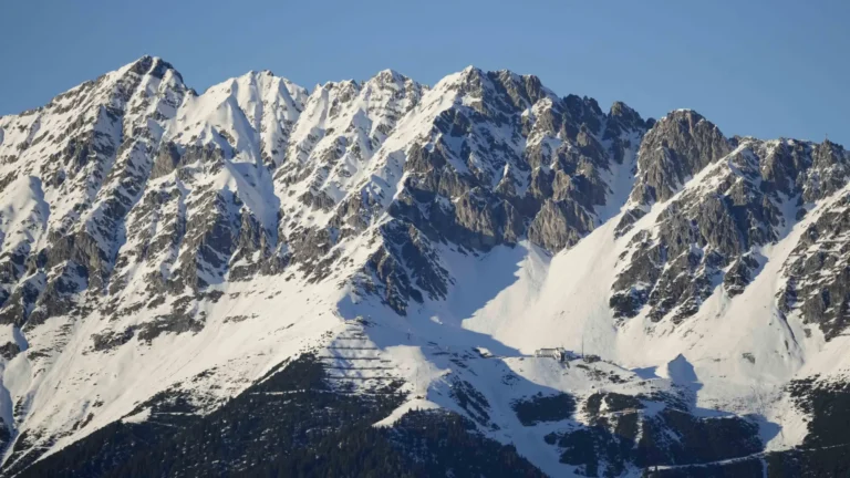 Montaña en los Alpes austríacos pierde su nombre y un metro de altura por pasado nazi del científico homenajeado Montaña en los Alpes austríacos pierde su nombre y un metro de altura por pasado nazi del científico homenajeado