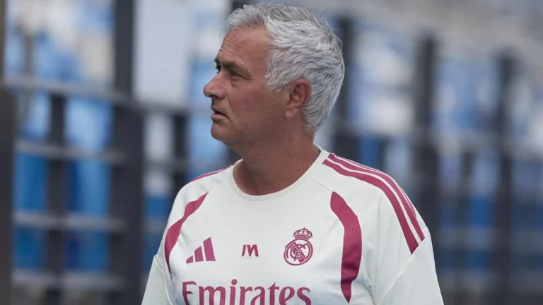 Mourinho pide a sus jugadores estar dispuestos a morir por el Real Madrid previo al debut liguero