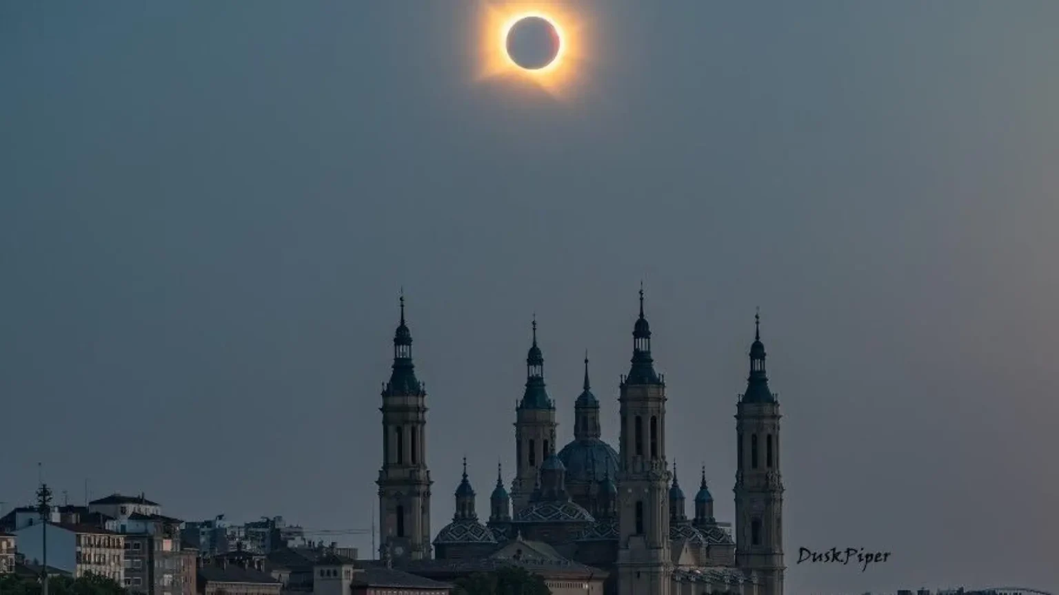 La NASA selecciona imagen del eclipse solar total desde Zaragoza como foto del día
