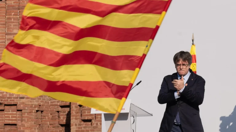 Puigdemont denuncia a España ante Bruselas por la no aplicación inmediata de la ley de amnistía Puigdemont denuncia a España ante Bruselas por la no aplicación inmediata de la ley de amnistía