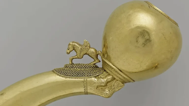 Detienen a presunto responsable del robo de collar celta de oro en museo francés Detienen a presunto responsable del robo de collar celta de oro en museo francés