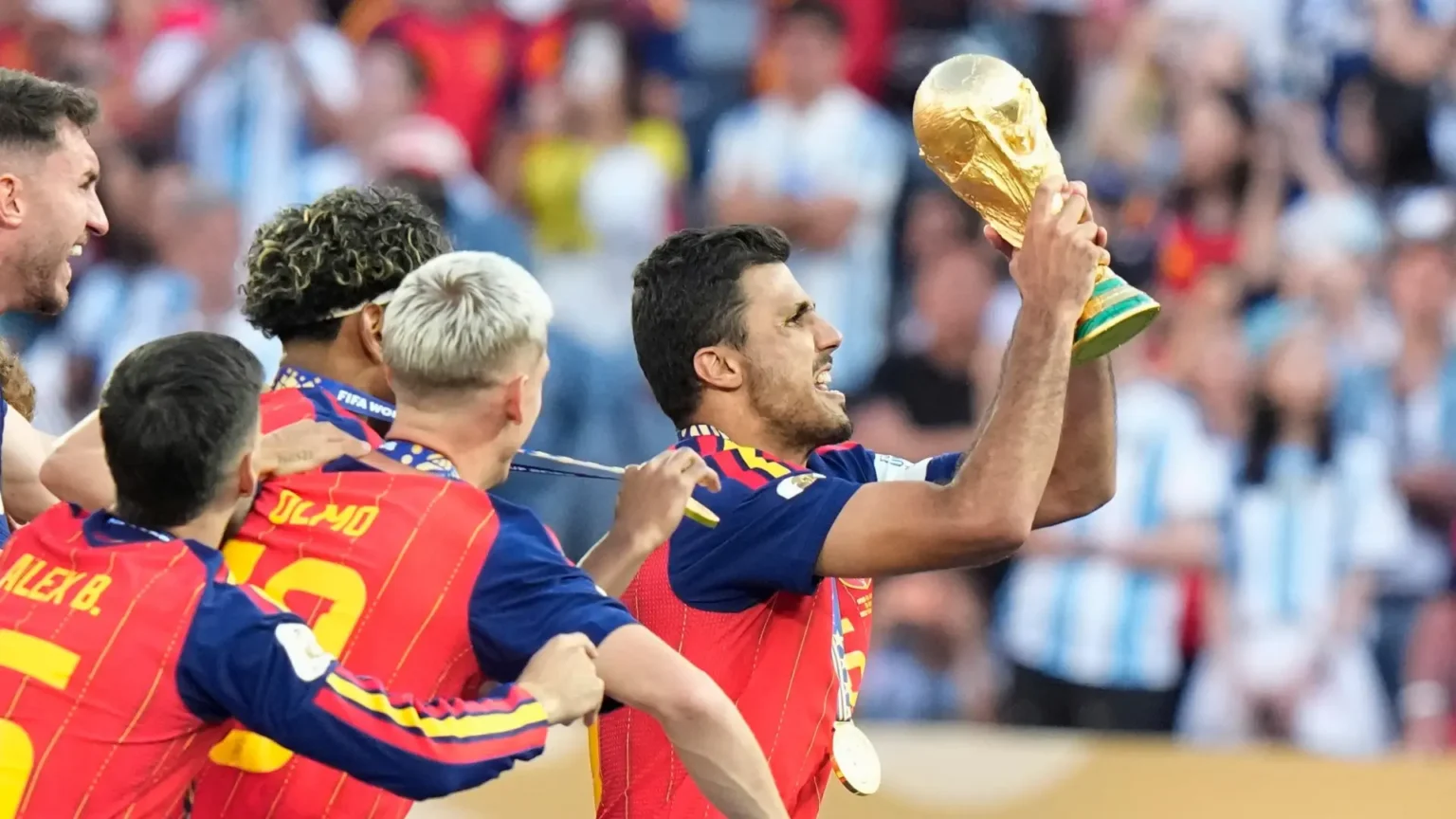 La afición del Real Madrid reacciona con indignación ante el fichaje fallido de Rodri y su posible llegada al Barcelona La afición del Real Madrid reacciona con indignación ante el fichaje fallido de Rodri y su posible llegada al Barcelona