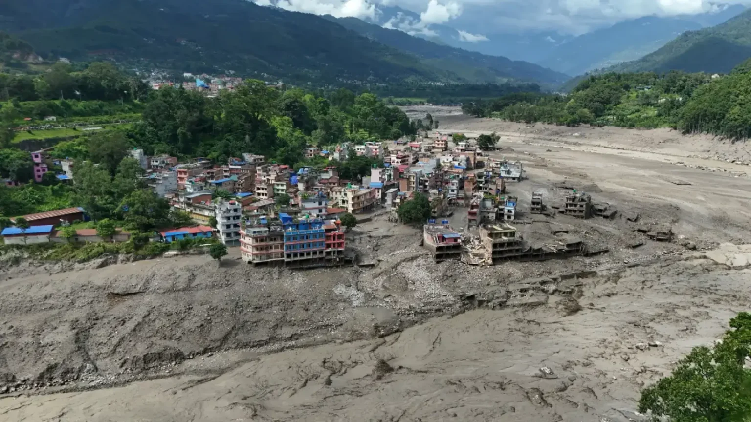 Científicos alertan sobre riesgo de segunda riada catastrófica en Nepal por acumulación de escombros Científicos alertan sobre riesgo de segunda riada catastrófica en Nepal por acumulación de escombros