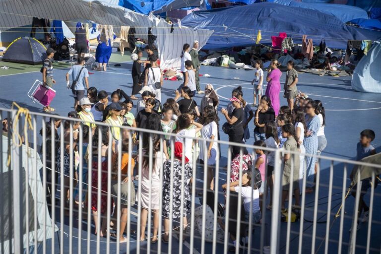 Centro Ecuestre de Ceuta recibe a las primeras mujeres y niñas migrantes desde asentamientos provisionales Centro Ecuestre de Ceuta recibe a las primeras mujeres y niñas migrantes desde asentamientos provisionales
