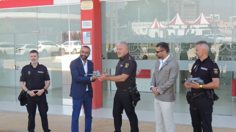 UD Almería entrega dron de última generación a la Policía Nacional para operativos de seguridad UD Almería entrega dron de última generación a la Policía Nacional para operativos de seguridad