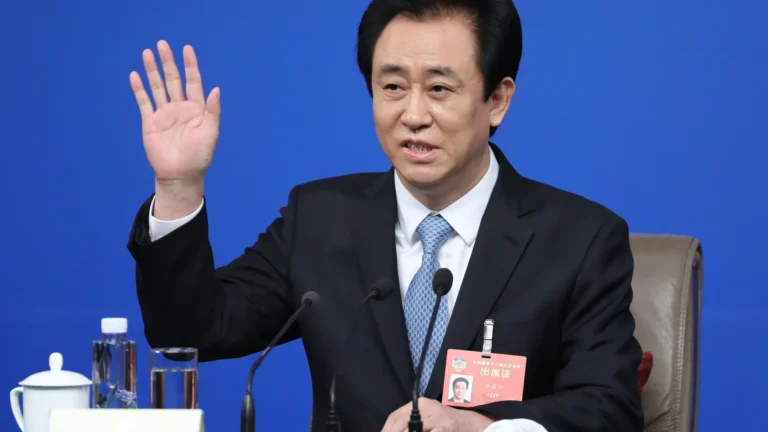 Fundador de Evergrande recibe cadena perpetua por fraude financiero masivo en China Fundador de Evergrande recibe cadena perpetua por fraude financiero masivo en China