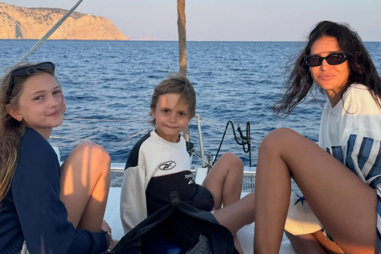 Zaira Nara disfruta vacaciones de lujo en Ibiza con sus hijos mientras crece la tensión con Wanda Nara Zaira Nara disfruta vacaciones de lujo en Ibiza con sus hijos mientras crece la tensión con Wanda Nara