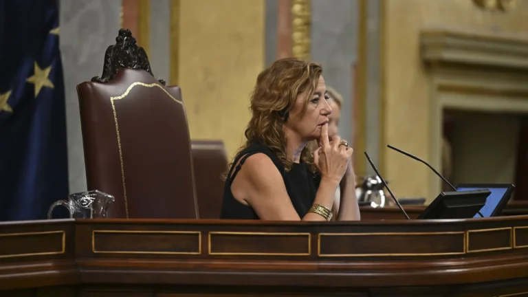 Armengol abronca al PP durante sesión de control y bromea sobre su desayuno Armengol abronca al PP durante sesión de control y bromea sobre su desayuno