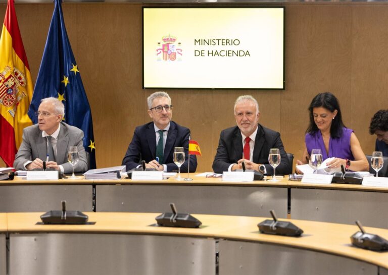 Barones del PSOE y comunidades del PP anuncian su rechazo al plan de financiación del Gobierno en el CPFF Barones del PSOE y comunidades del PP anuncian su rechazo al plan de financiación del Gobierno en el CPFF