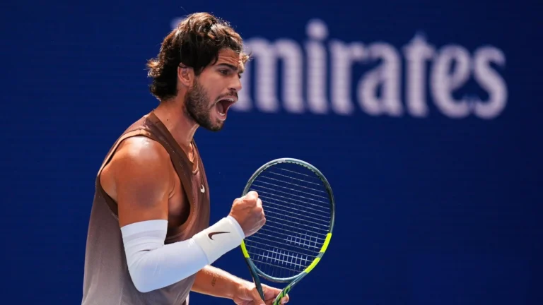 Carlos Alcaraz extiende su racha a 15 victorias consecutivas en Grand Slams tras regresar de lesión Carlos Alcaraz extiende su racha a 15 victorias consecutivas en Grand Slams tras regresar de lesión