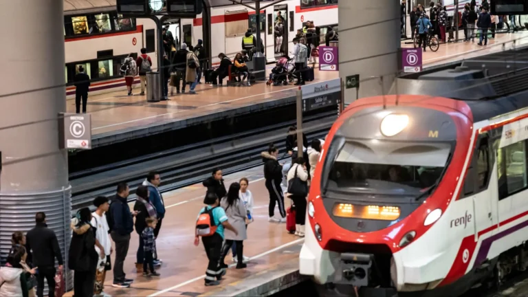 España aprueba extender el Abono Único de transporte a redes autonómicas y locales con adhesión voluntaria España aprueba extender el Abono Único de transporte a redes autonómicas y locales con adhesión voluntaria