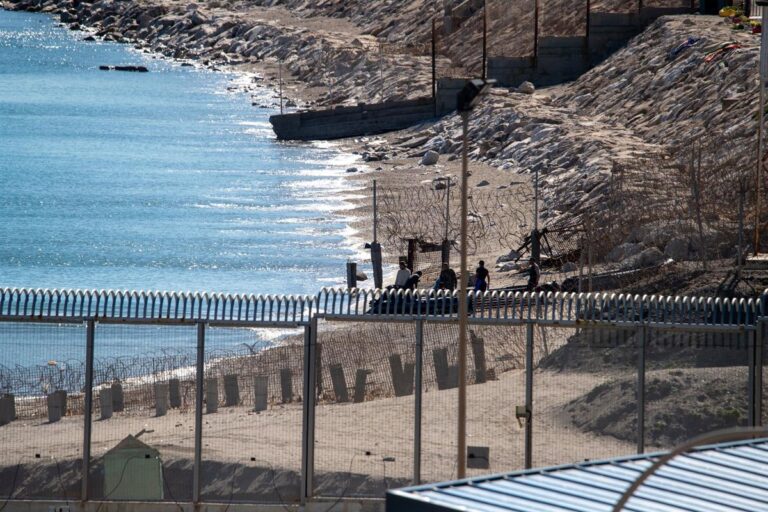 PP presentará plan para reforzar frontera de Ceuta con más policías y expulsiones ágiles PP presentará plan para reforzar frontera de Ceuta con más policías y expulsiones ágiles