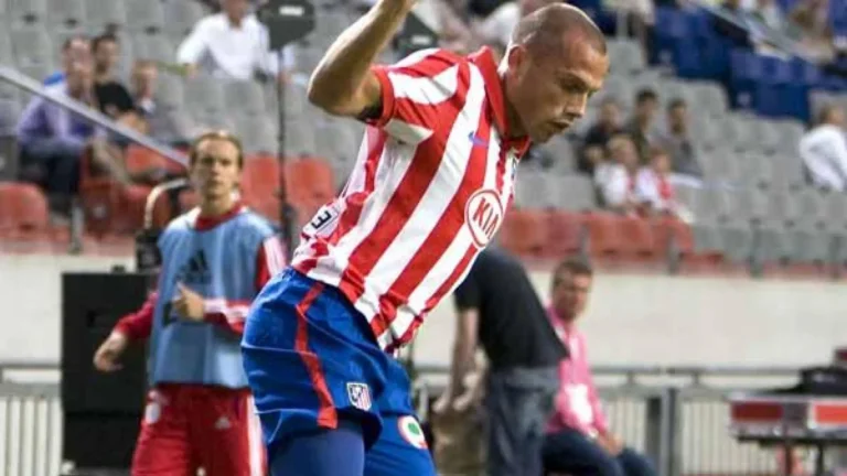 La trayectoria de John Heitinga, el defensa neerlandés expulsado en la final del Mundial 2010
